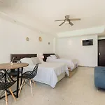 *Turquoise Escape- Beachfront Studio By Casa Paraiso*