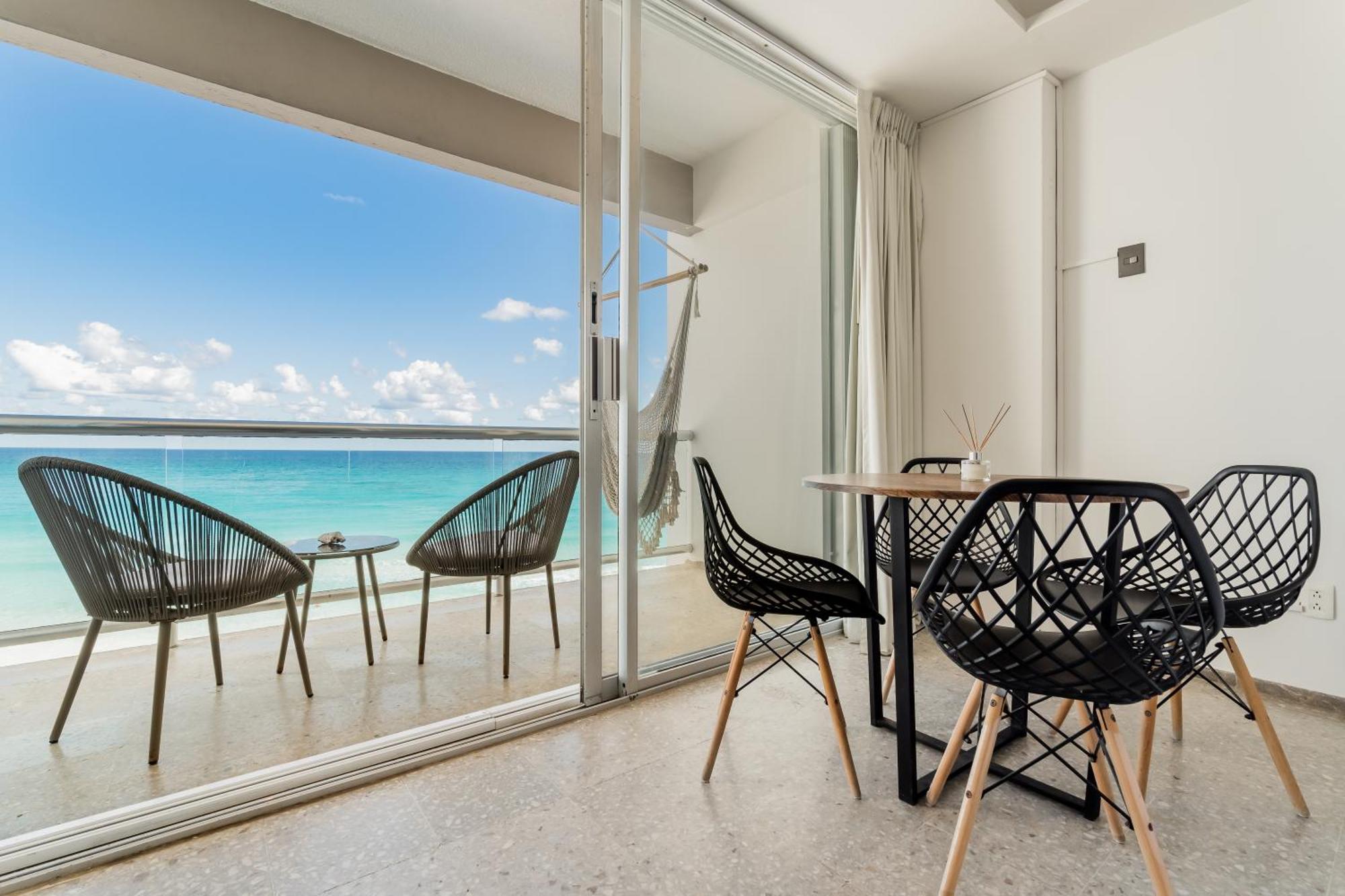 *turquoise Escape- Beachfront By Casa Paraiso* Apartment *