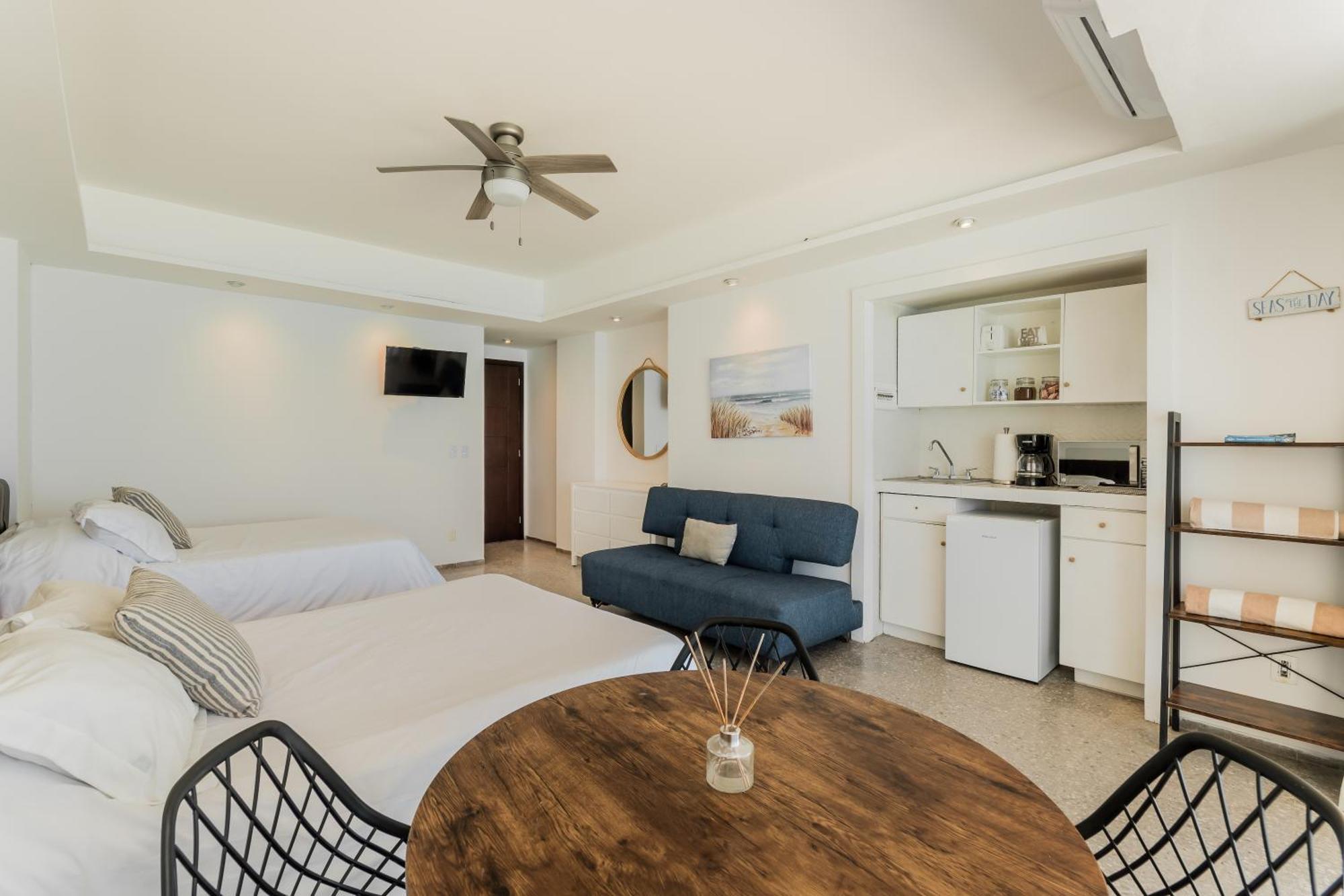 Apartment *turquoise Escape- Beachfront By Casa Paraiso* *