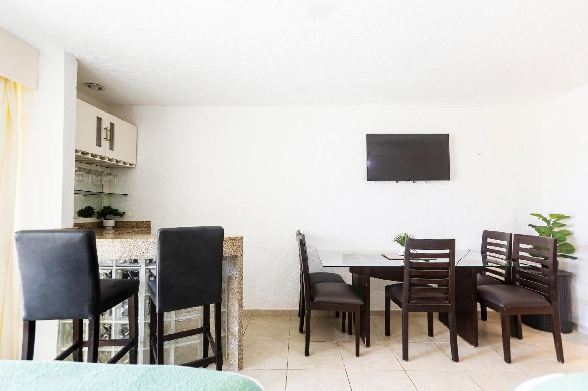 Garden Level With Partial Ocean View Zone Apartment Cancun