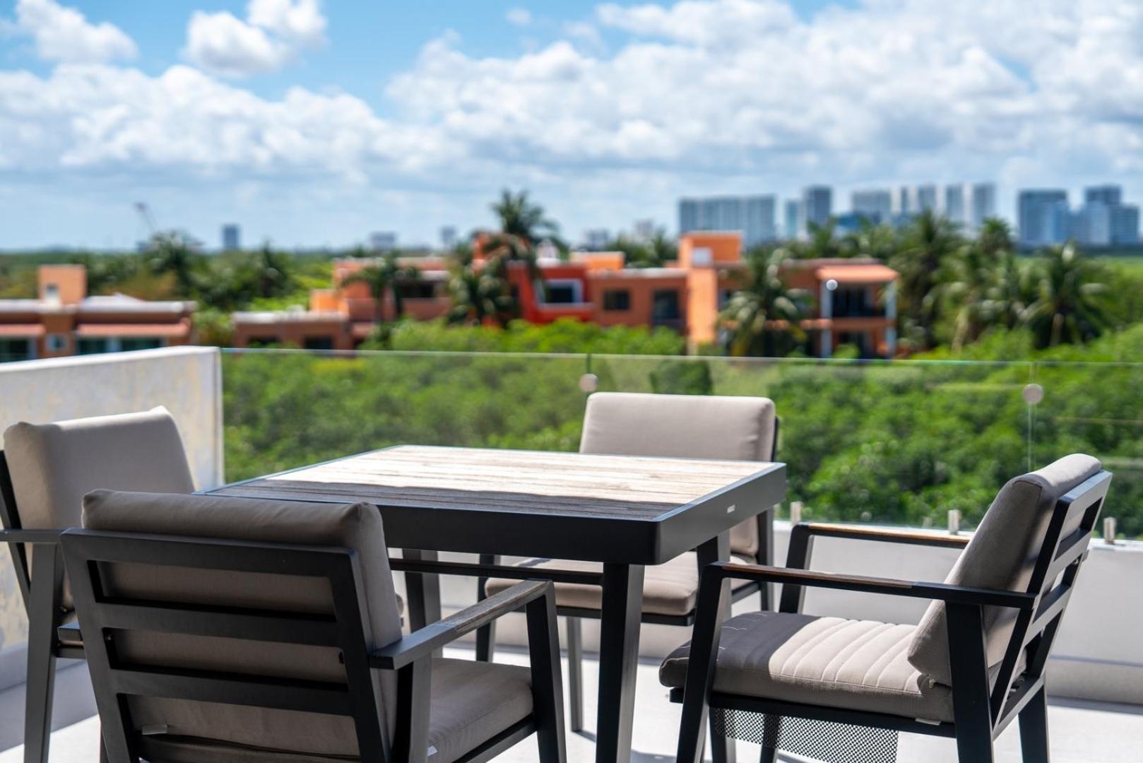 6br Modern Oceanfront W/ Infinity Pool Holiday home *