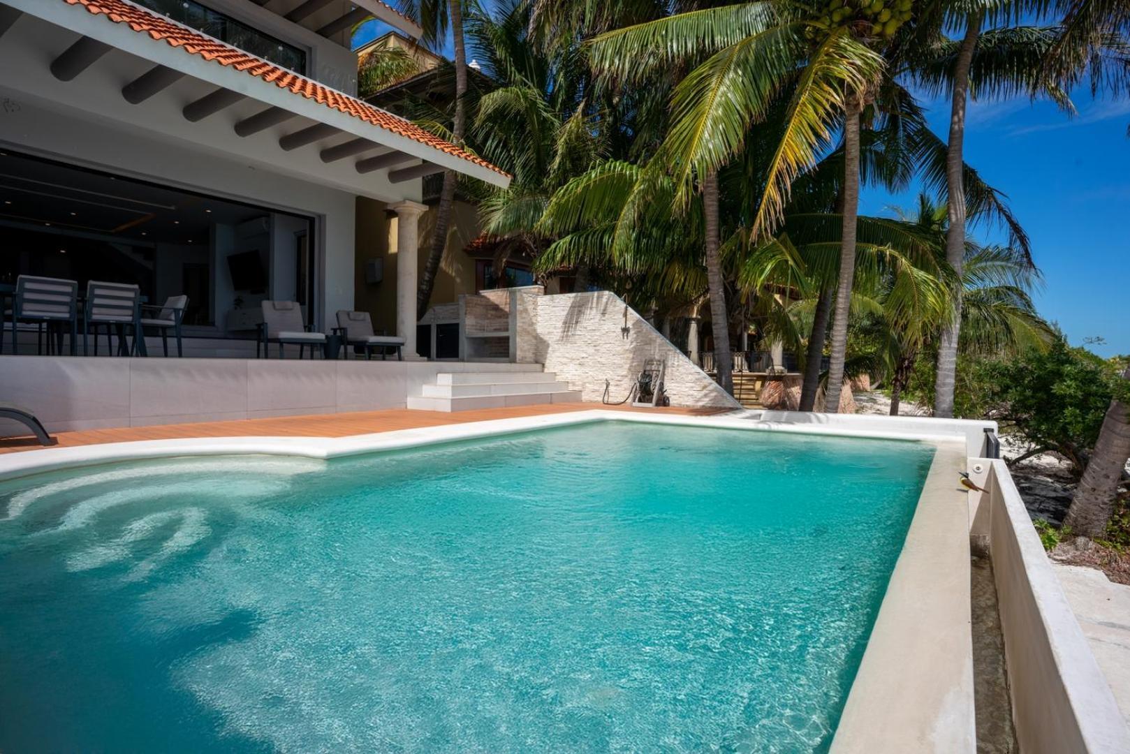 6br Modern Oceanfront W/ Infinity Pool Holiday home *
